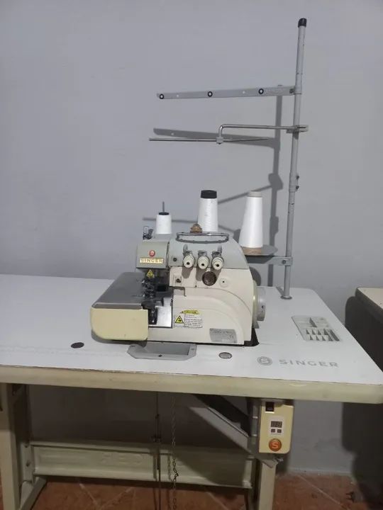 Máquina de Costura Overlock Singer Industrial - Foto 2