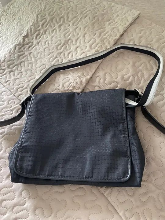 Bolsa preta média DKNY - Foto 5