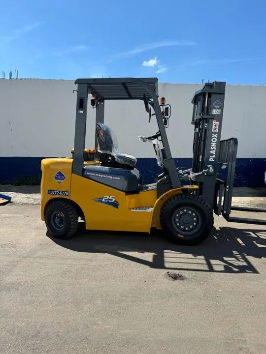 EMPILHADEIRA PLASNOX 2.5T TORRE DUPLEX NOVA DIESEL 3MTS - Foto 2