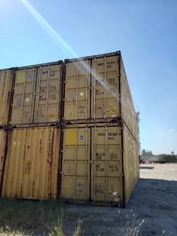 Temos containers naval.
