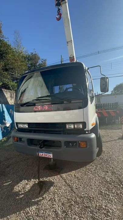 Troco Guindaste caminhão vendo urgente - Foto 2