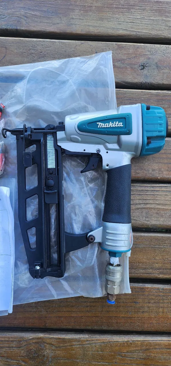 Pregador Pneumático Makita - AF600