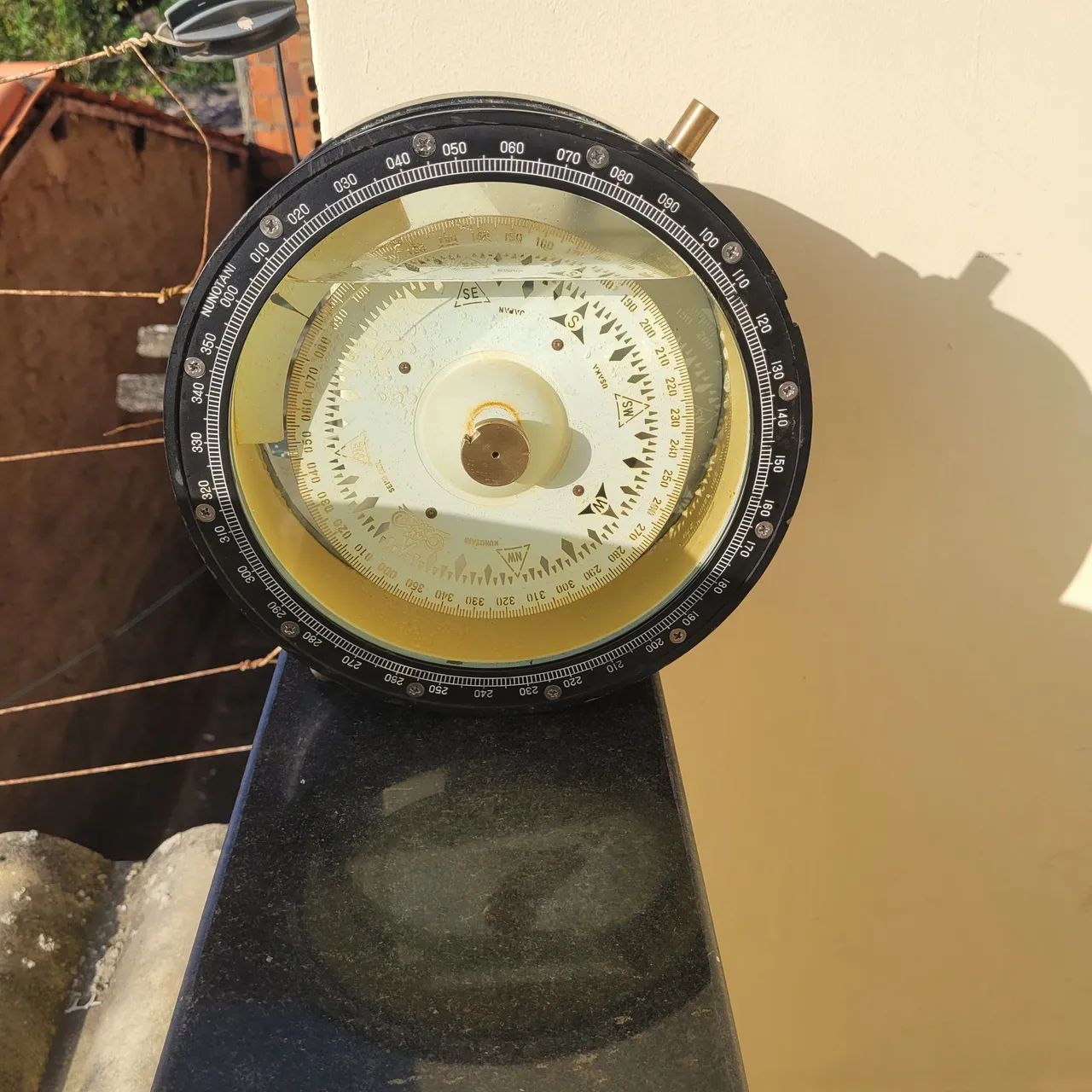 Vende se uma Busula de mavio antiga ,de Bronze vidro dos dois lados - Foto 3