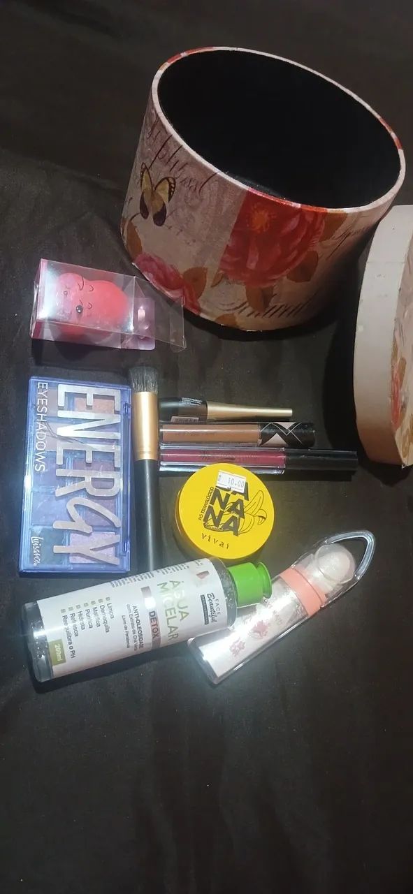 Caixa de make 10 itens apenas 50$ 