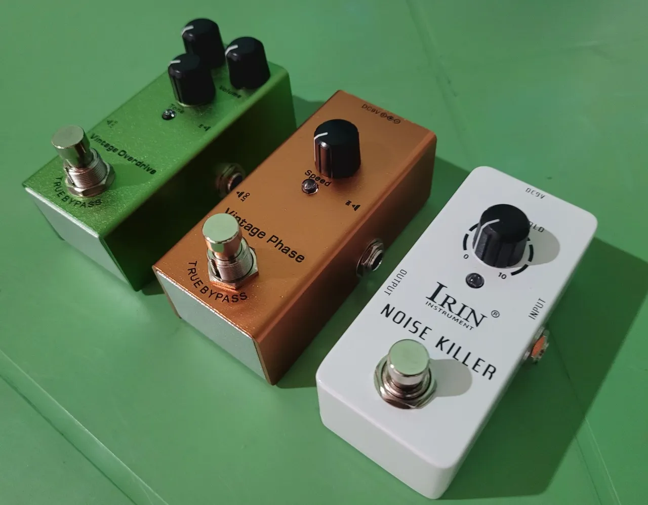Vendo pedais novos, Overdrive, Phaser e Noise Gate.