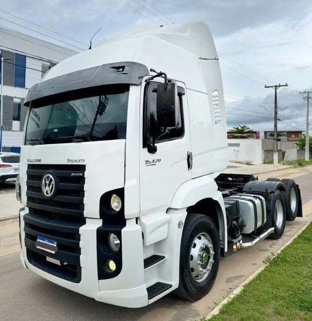 VW TRACTOR 6x2 25-420 ADVANTECH 2015