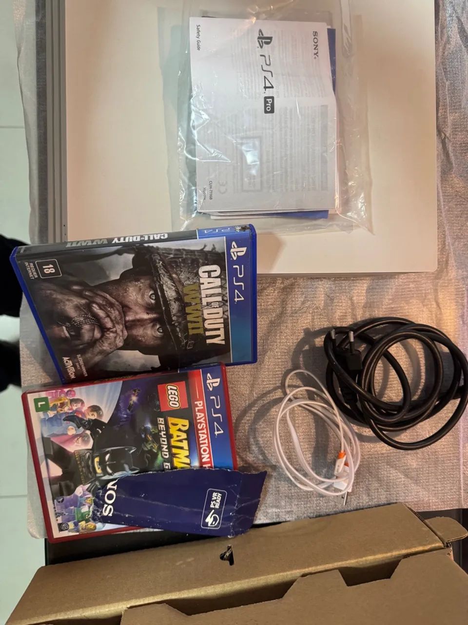 PS4 + Jogos - Call of Duty WW2 e LEGO Batman 3 - Foto 4