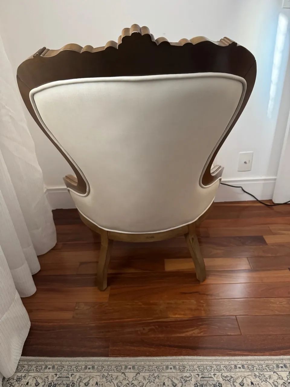 Poltrona Clássica Maria Antonieta com Capitonê - Cor Avelã - Foto 3