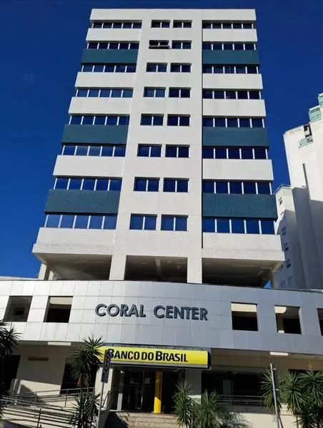 Sala para Venda Sala Comercial com garagem na melhor localização de Coqueiros. FLORIANOPOL