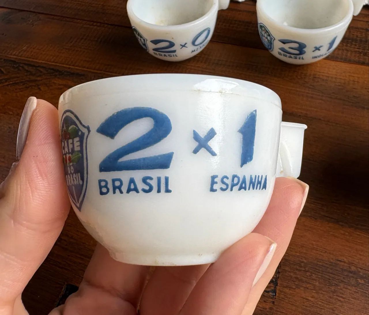 ? COLEÇÃO RARA - XÍCARAS DA COPA DO MUNDO 1958 / 1962 ? - Foto 3