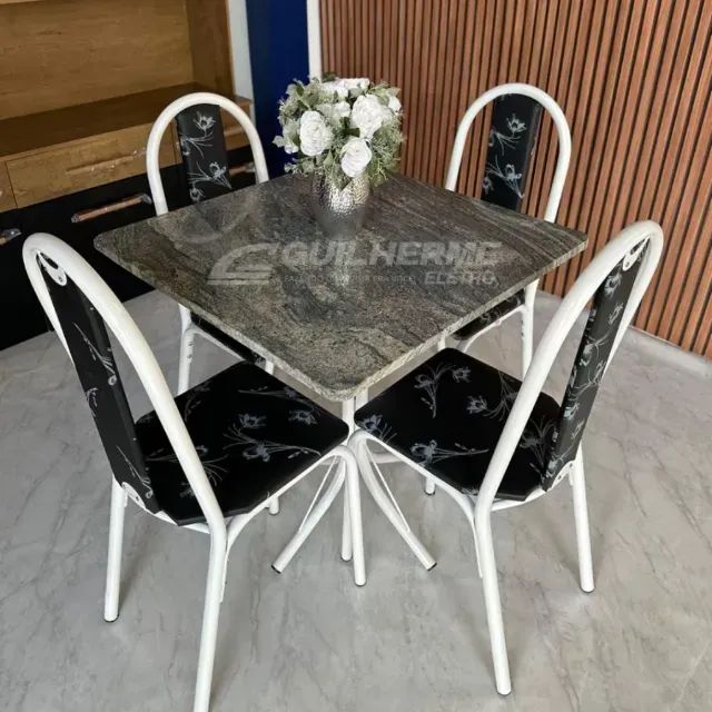 Mesa com 4 cadeiras Quadradinha Michelly c/4 Cadeiras 75x75