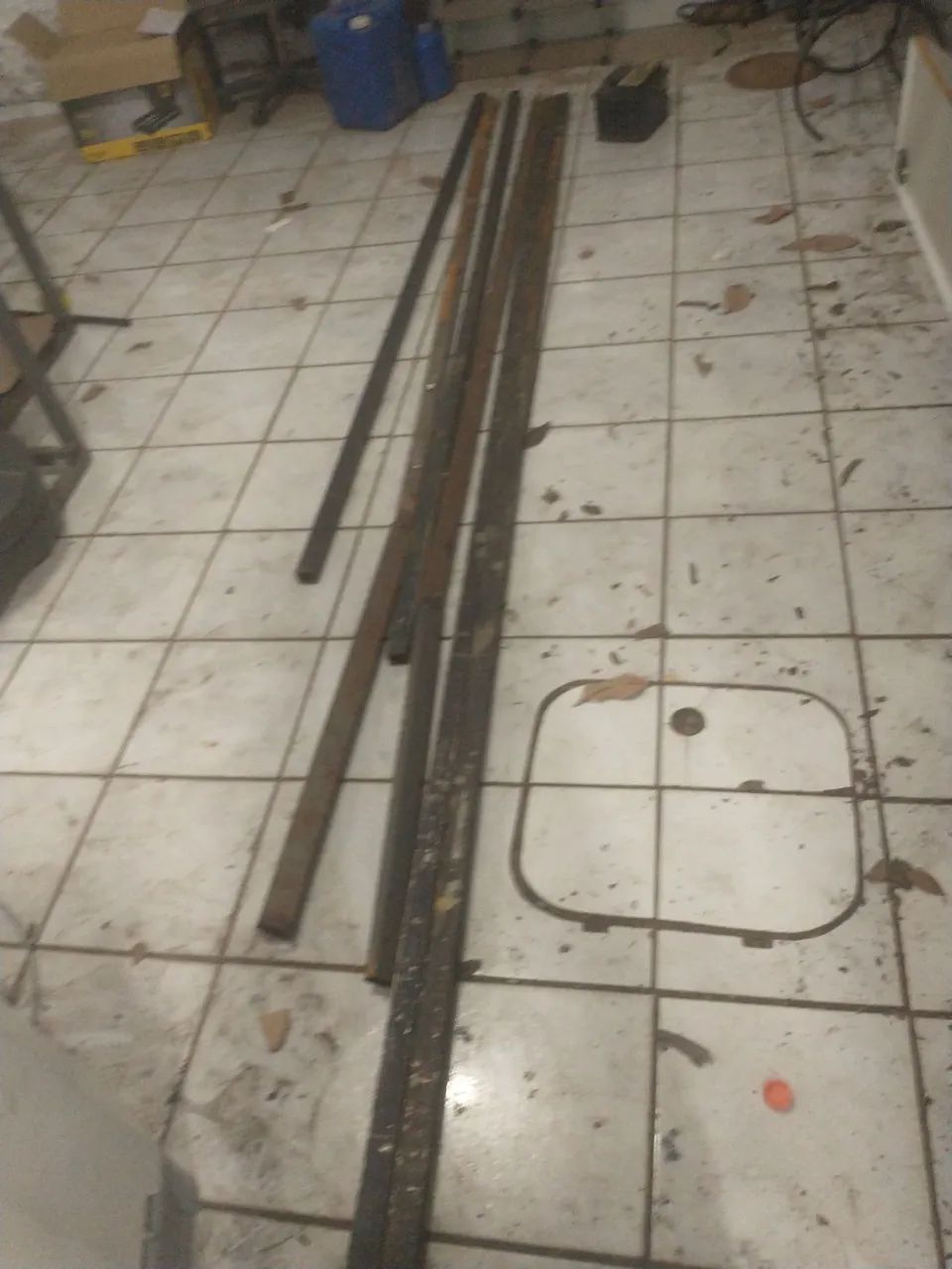 Vende se seis barras d metalom