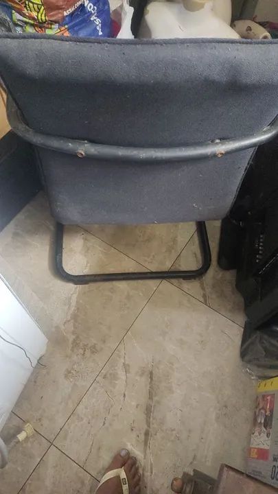 Cadeira de Escritório Preta Usada - Foto 2