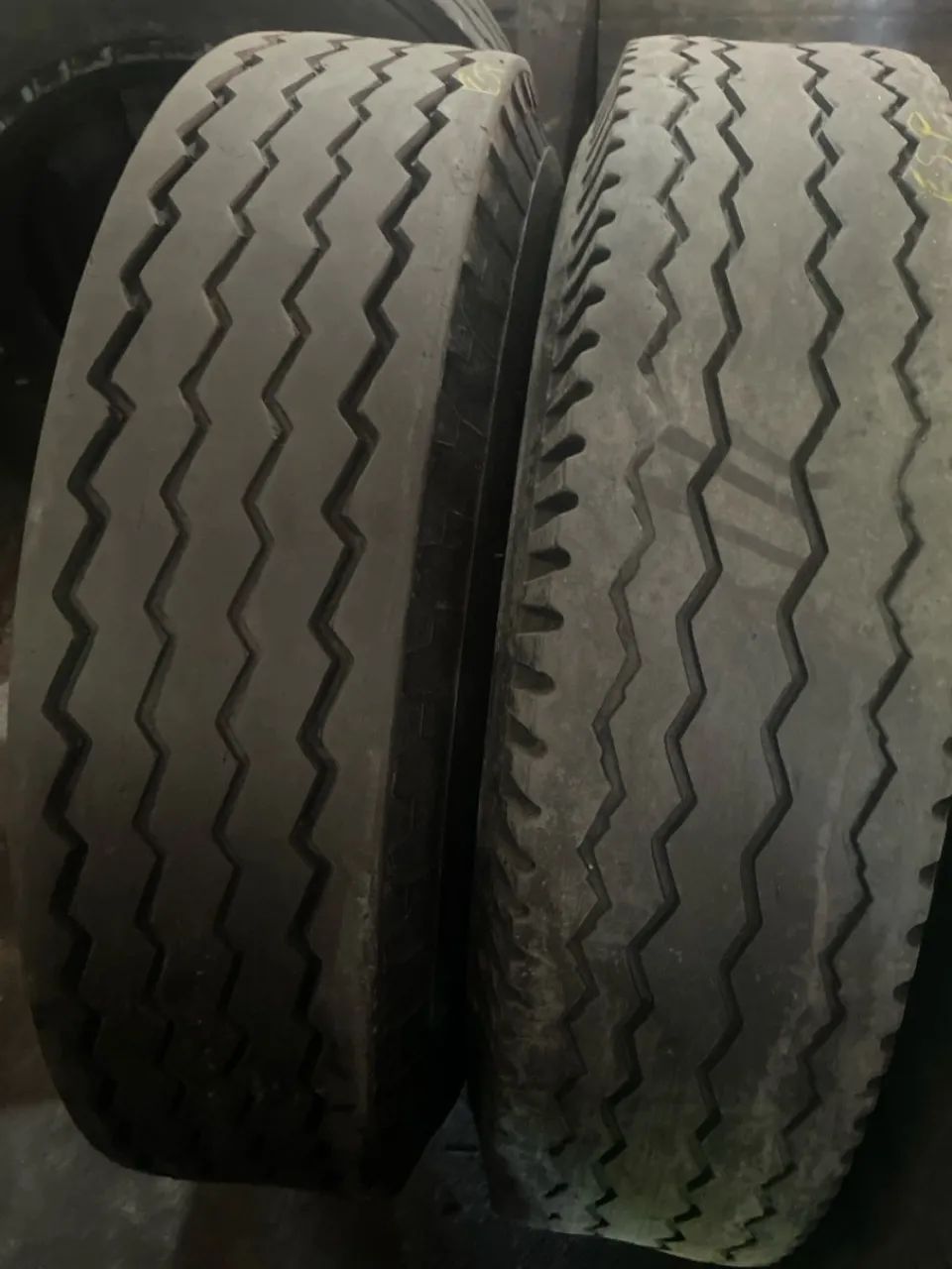 Pneus 1000X20  Pneu 1000X20  Pneus 1000R20 Pneus 1000/20  Pneus 1100X22  Pneus usados  - Foto 4