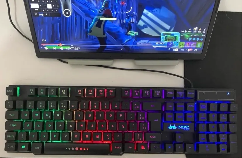 Teclado Gamer RGB KNUP