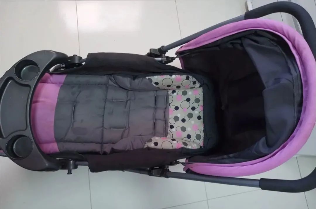 Carrinho de bebê semi novo  - Foto 2