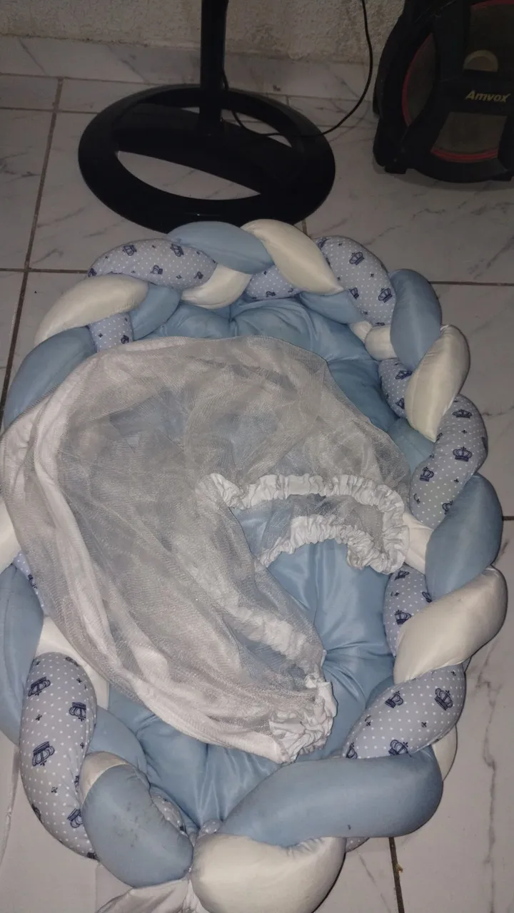 Ninho trançado e bombas de tira leite.