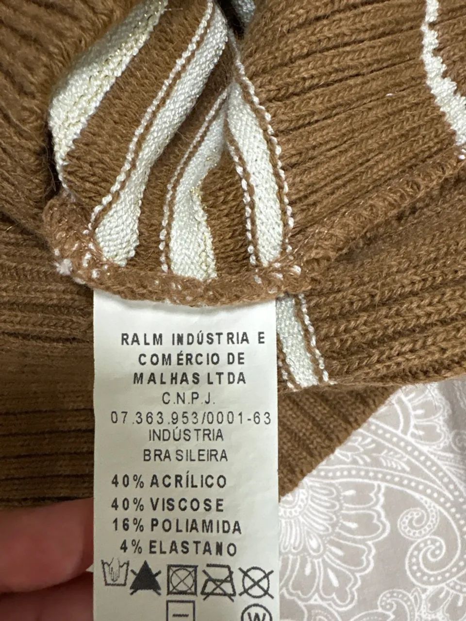 Suéter listrado marrom e branco - Foto 3