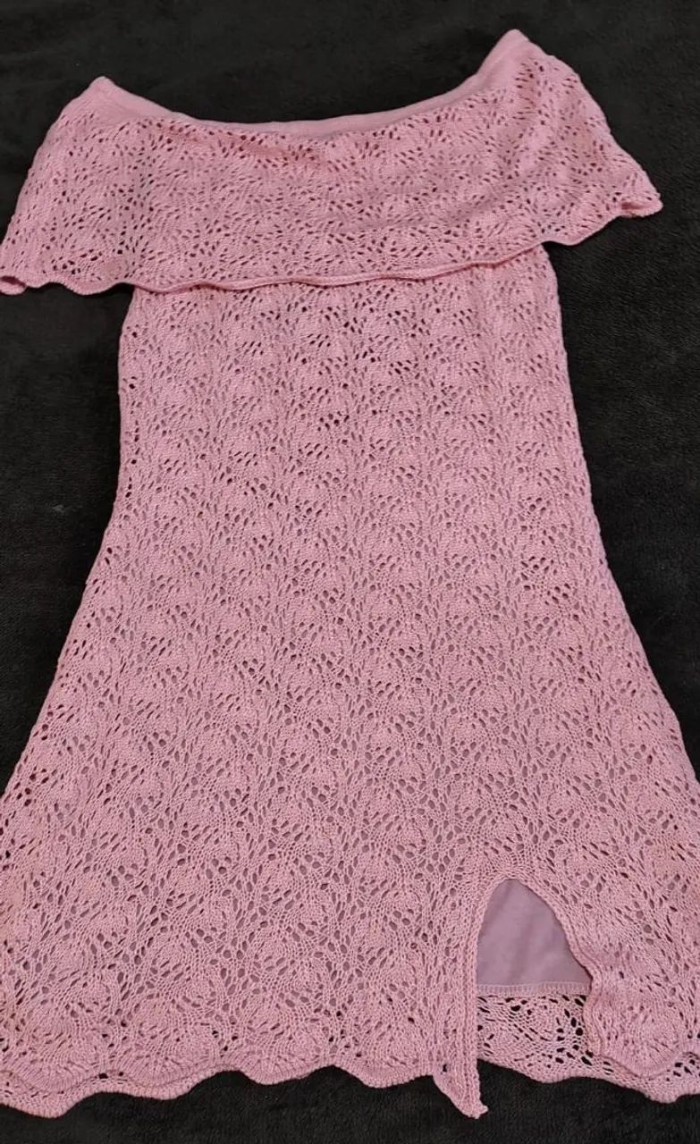 Vestido de Tricô Rosa com Detalhes