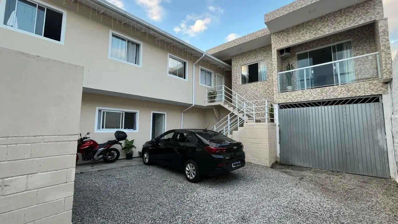 Casa no bairro Areias em São José com 6 kitnets alugadas