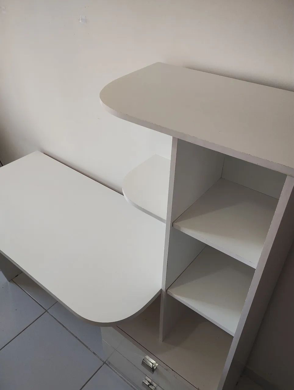 Escrivaninha Completa com Gavetas e Prateleiras - Foto 2