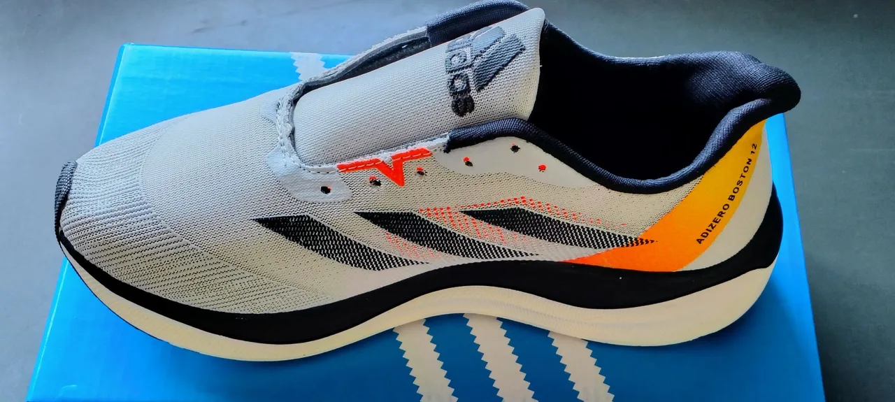 Adidas Adizero Boston 12 - Cinza e Laranja