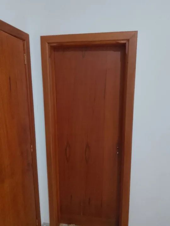 Restauração de móveis e portas de madeira 