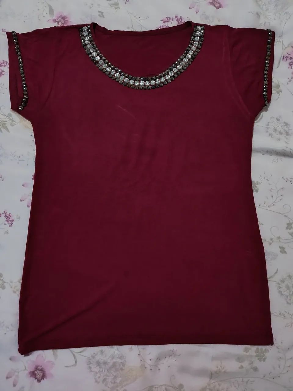 Blusa bordada vinho