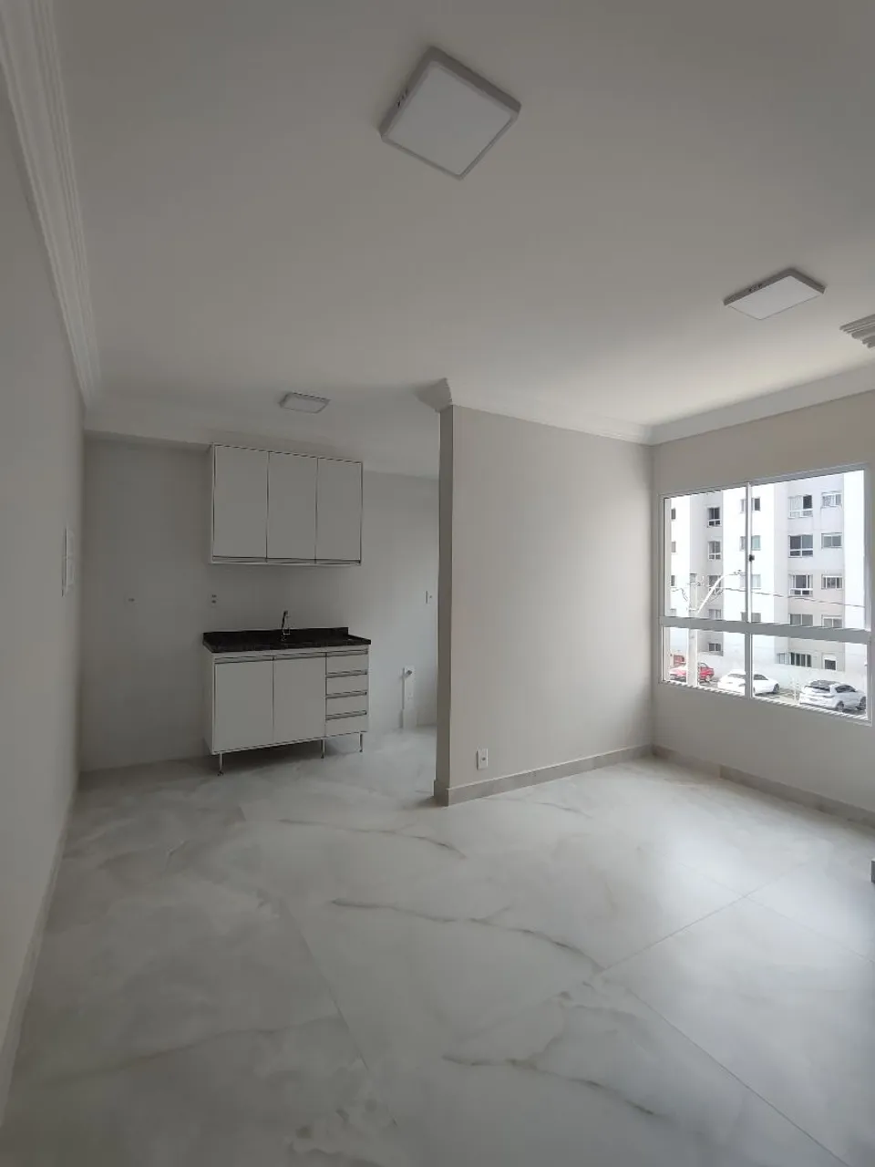 Alugo apartamento com 2 quartos