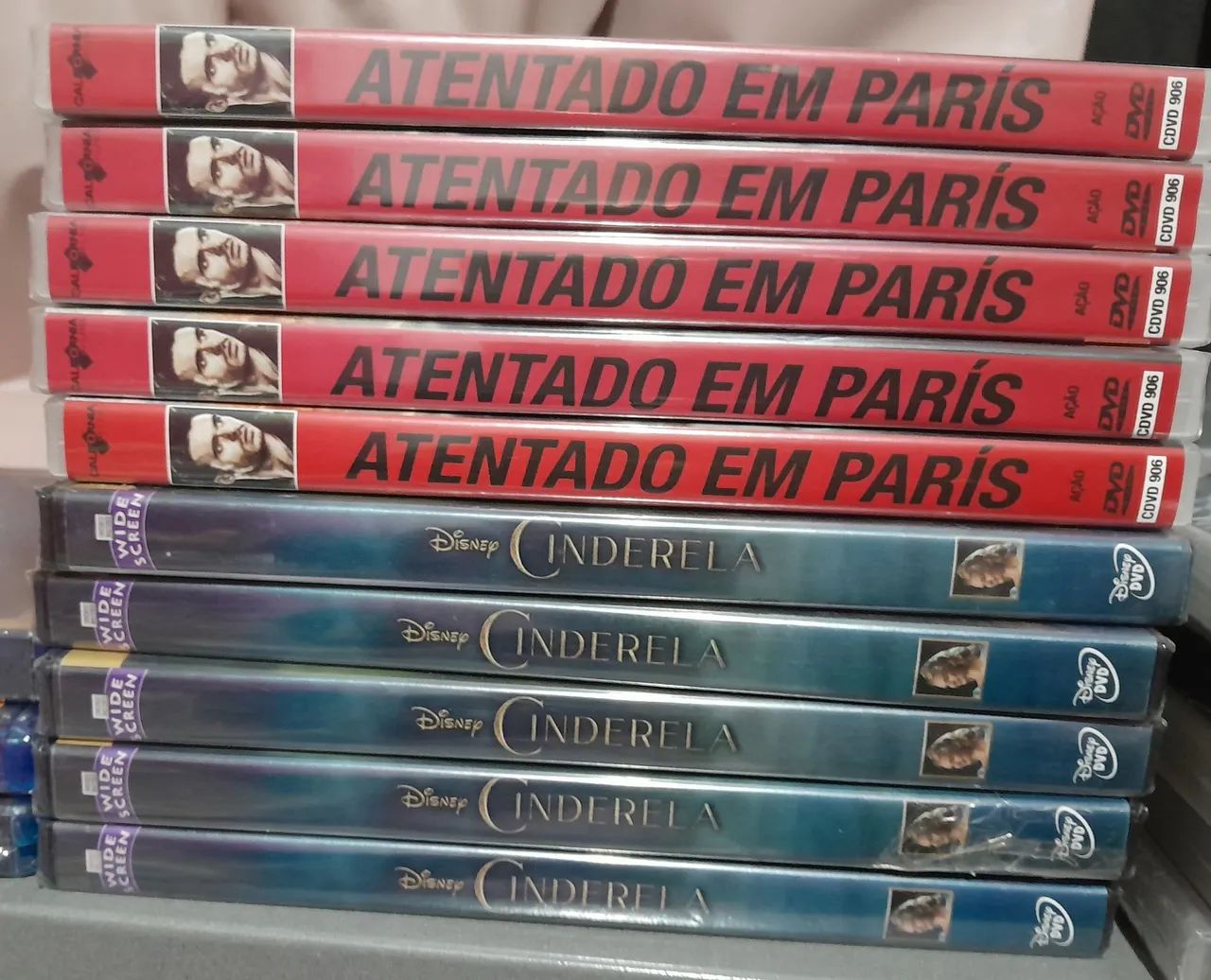 Lote com 10 dvds Atentado em Paris e Cinderela, lacrados