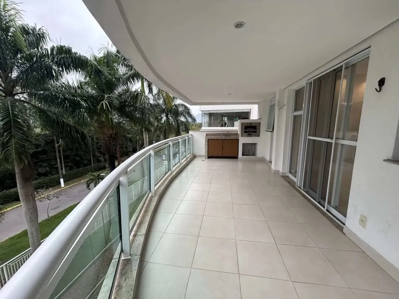 Apartamento para alugar no Recreio dos Bandeirantes com 4 quartos sendo 2 suítes