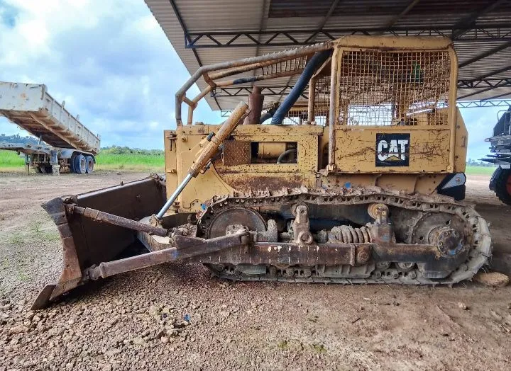 Trator de Esteira CAT D6