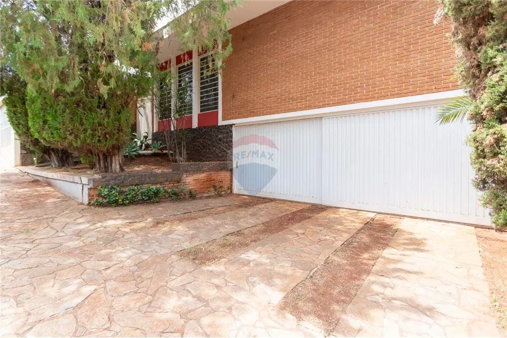 Casa de uso misto à venda no Jardim Mosteiro com 368 m2 a/c , 5 dormitórios sendo 1 suíte,