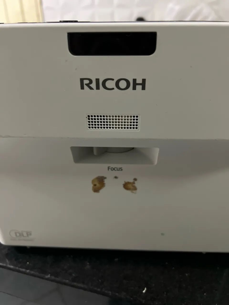 Projetor Ricoh em Ótimo Estado full hd  - Foto 2