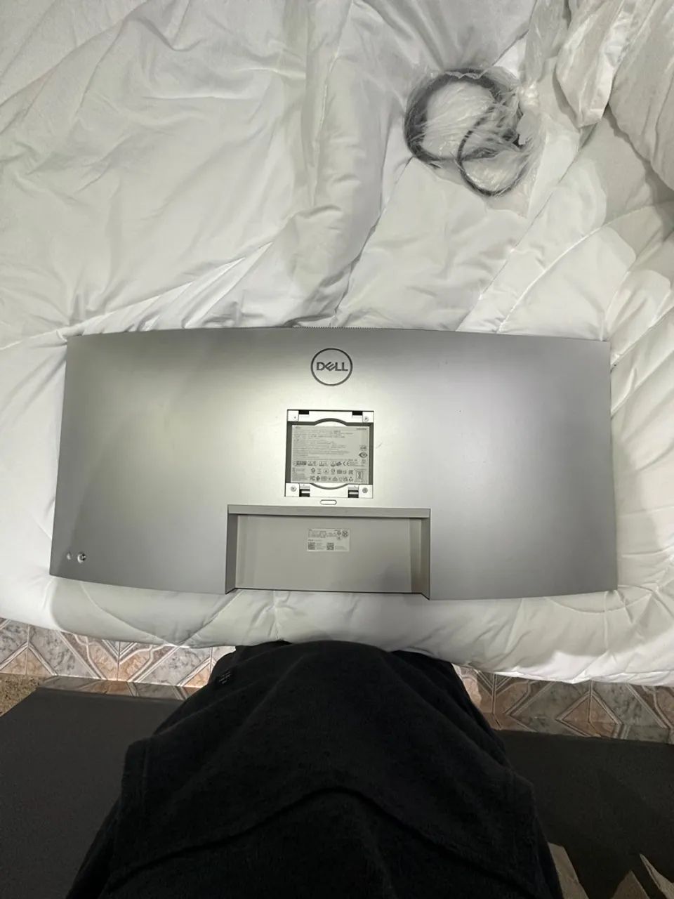 Monitor Dell 40 Polegadas Tela Curved 4k - Detalhe no canto esquerdo da tela. - Foto 3