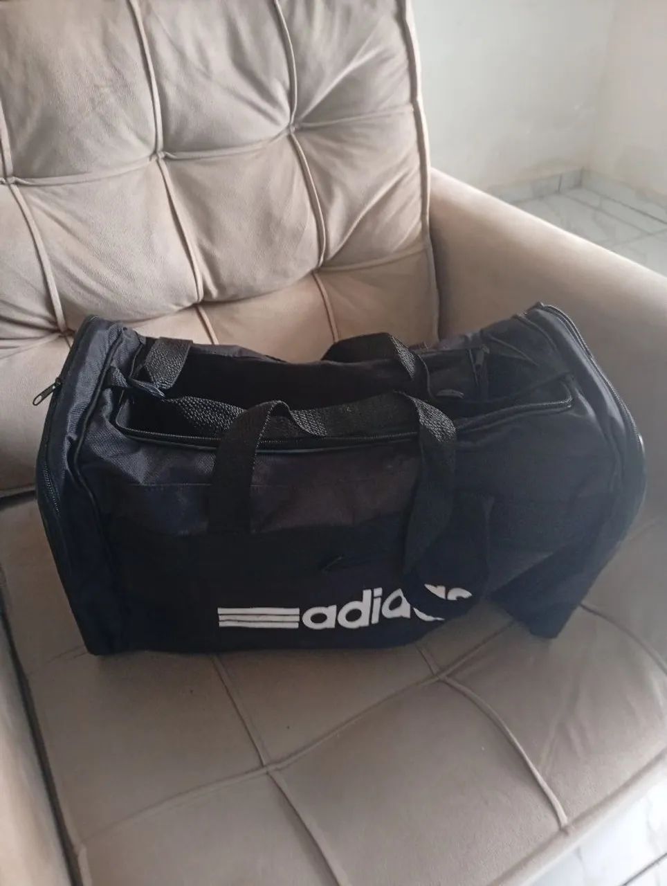 Bolsa Adidas  - Perfeita para Academia e Viagens