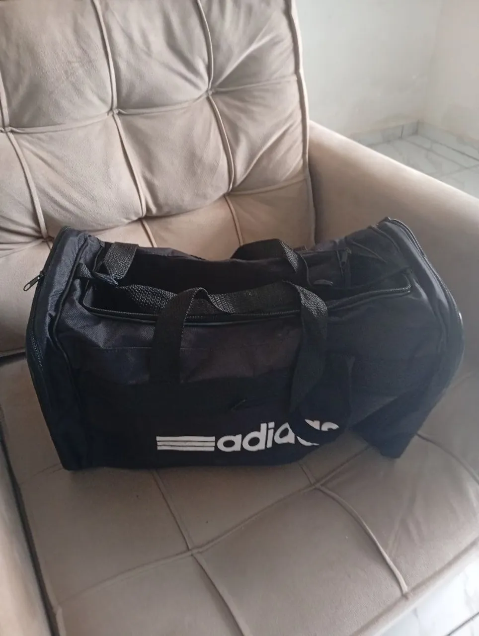 Bolsa Adidas - Perfeita para Academia e Viagens