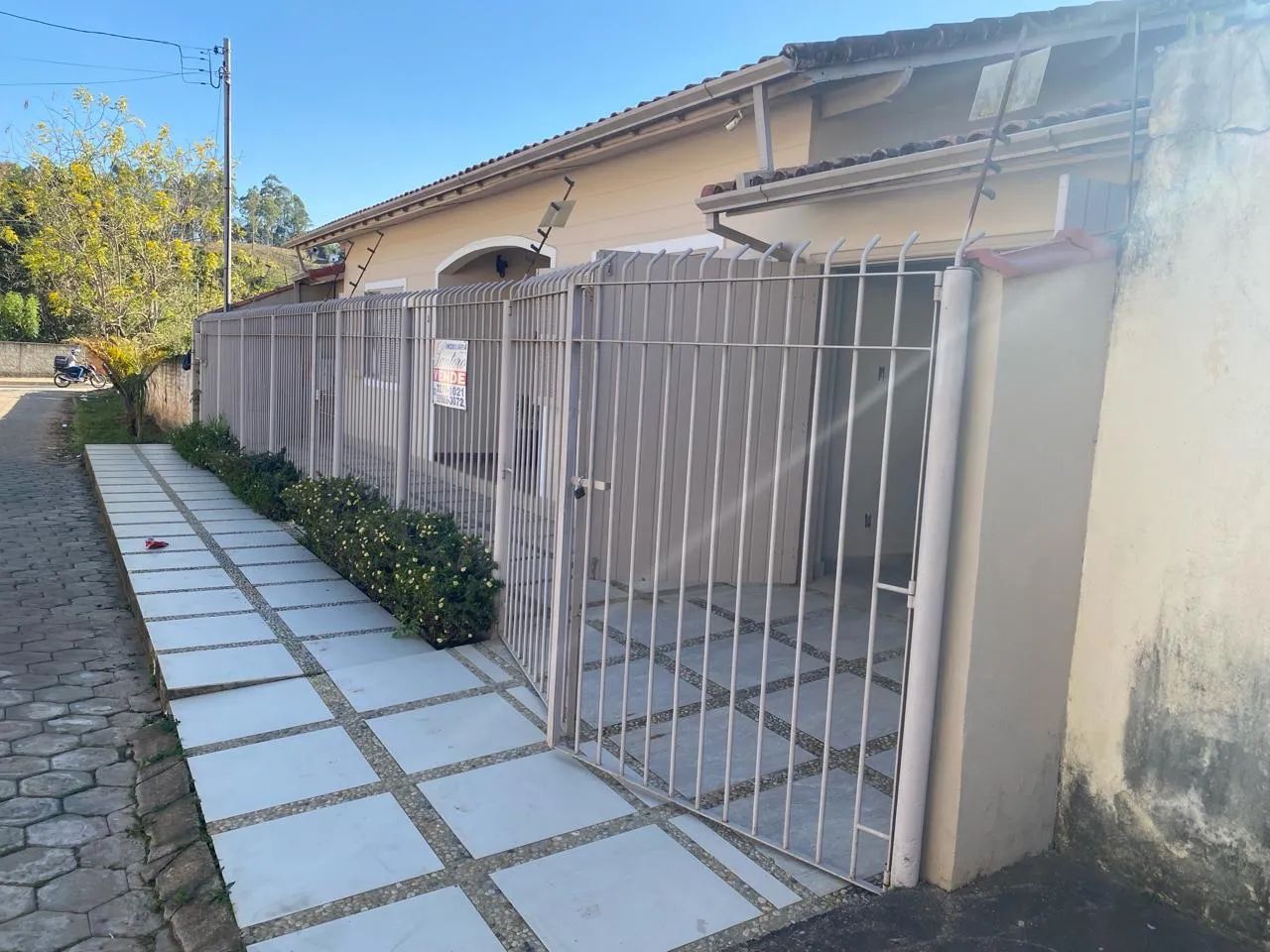 Casa com 4 quartos, 3 suítes, energia solar e área gourmet - Lambari/MG?