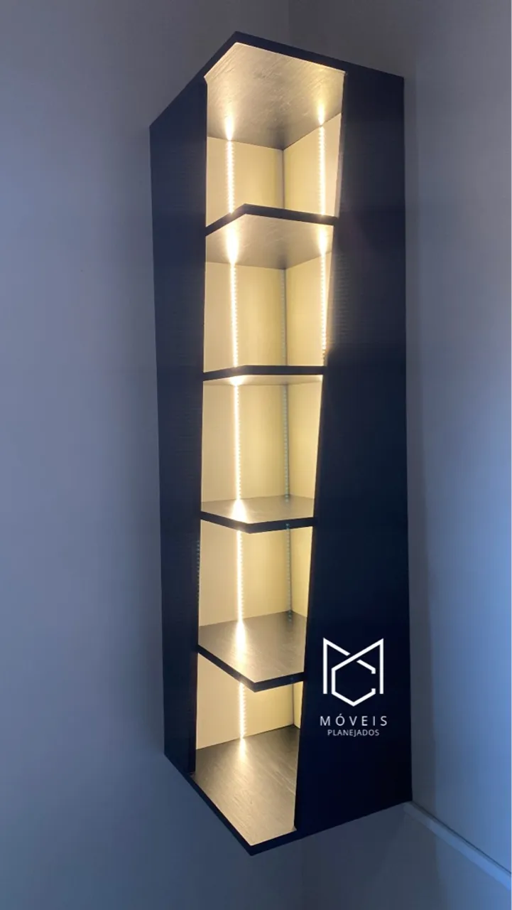 Estante de canto com iluminação LED - Móveis Planejados