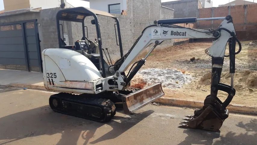 Mini Escavadeira Bobcat 325 - Ano 2011 - Foto 2