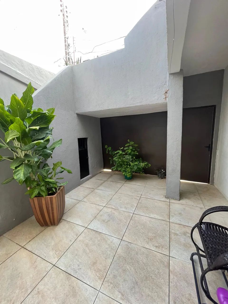 Casa duplex na Cidade 2000, próximo a Praça principal. Com kitnetes já locados.