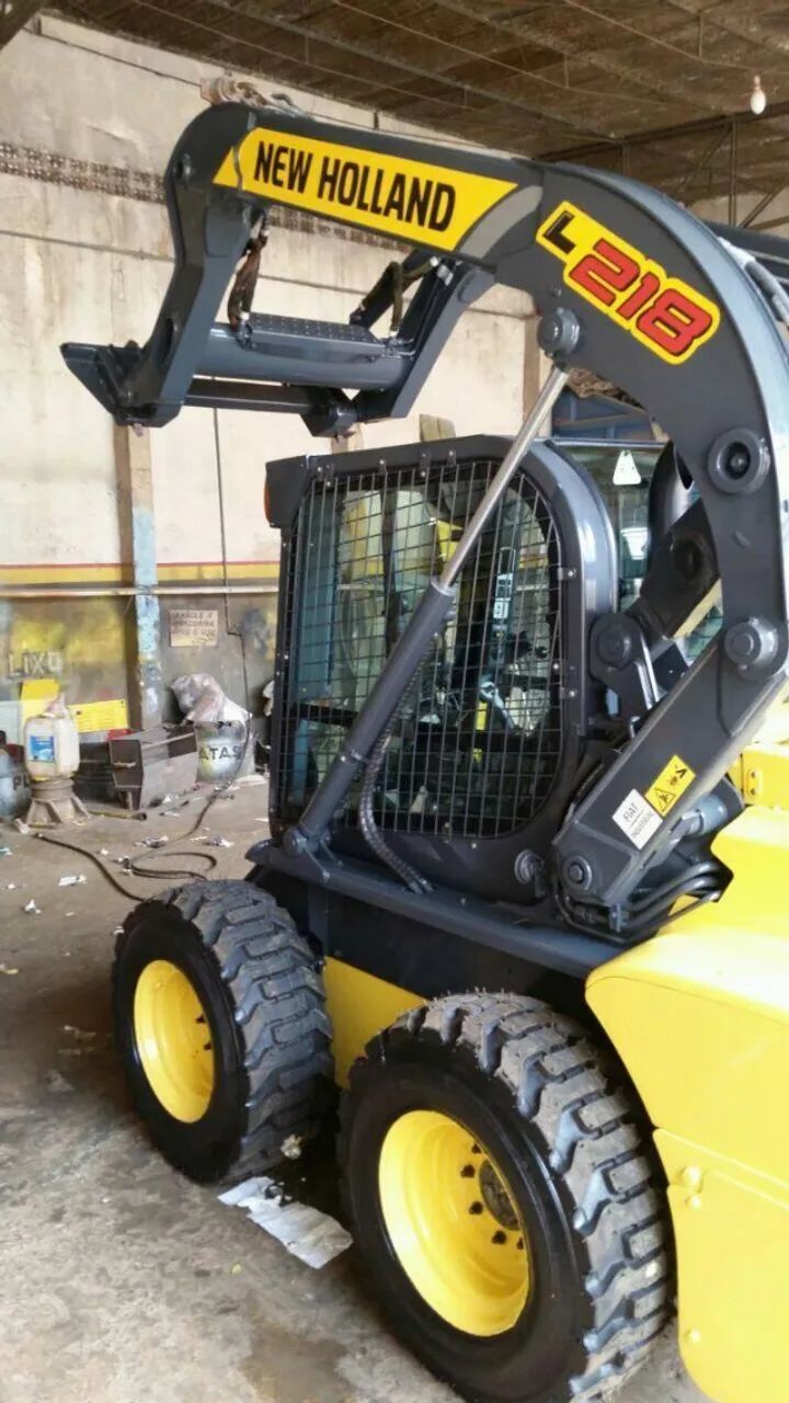 MINI CARREGADEIRA NEW HOLLAND L218  Ano 2013 - Foto 5