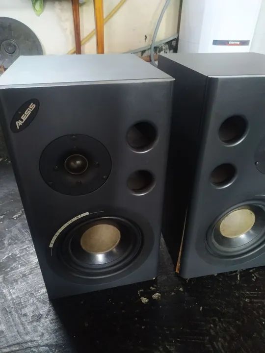 Caixas de Som Alesis Monitor One