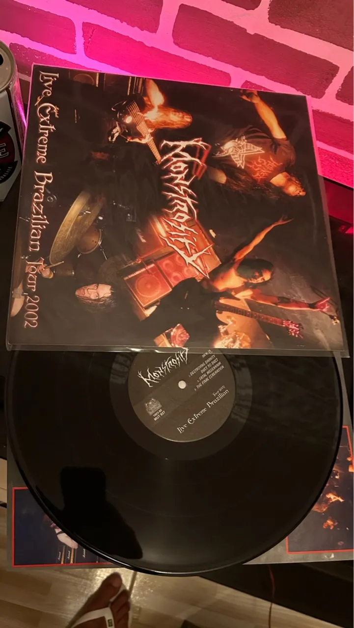 Disco de vinil Monstrosity- live extreme Brazilian tuor 2002