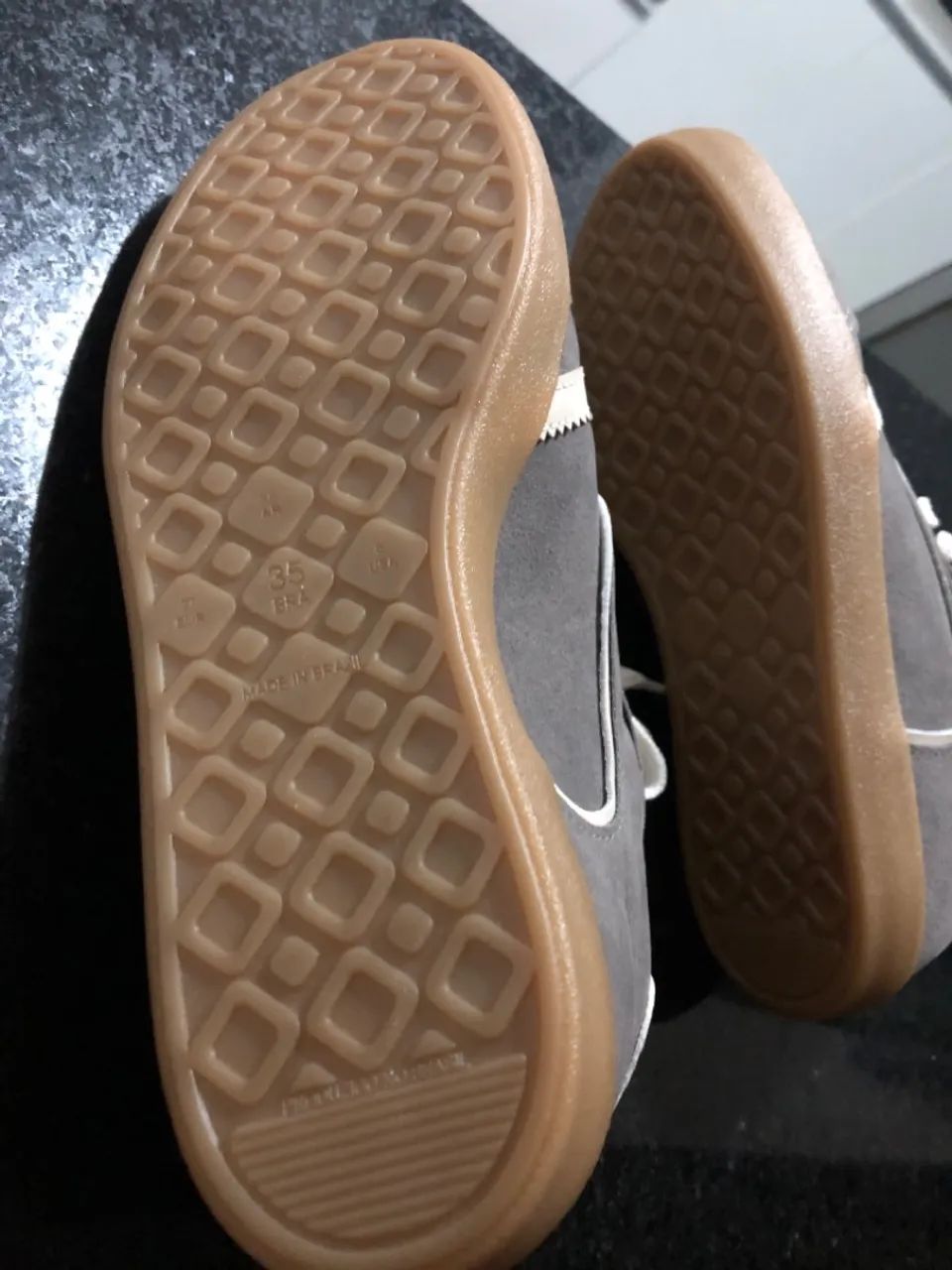 Tênis NOVO, número 35, marca Satinato - Foto 2