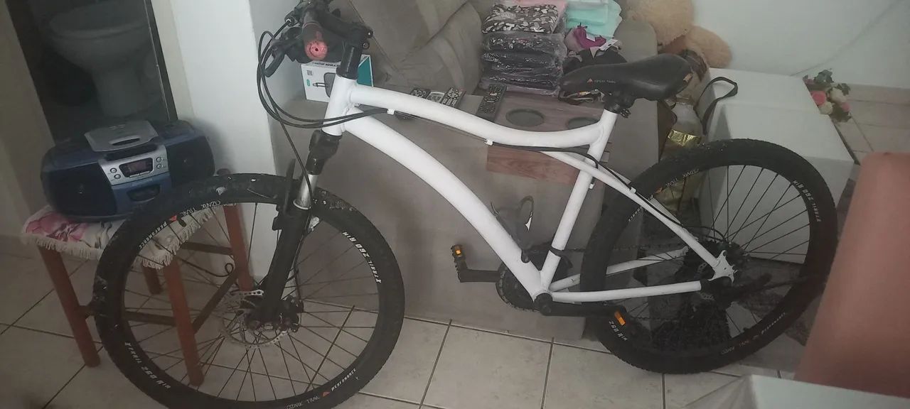 Bicicleta Mountain Bike branca