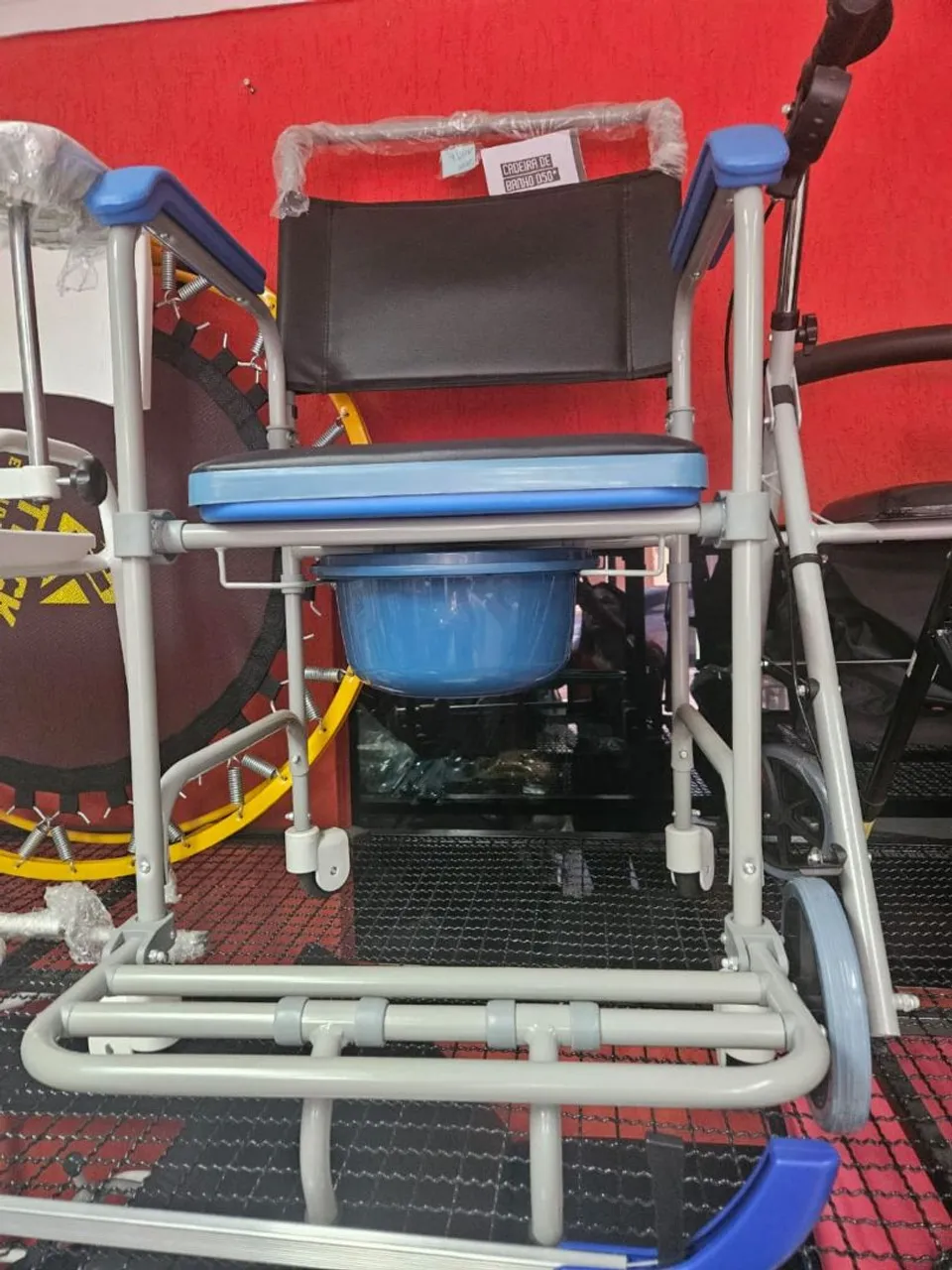 Cadeira de Banho com Vaso Sanitário