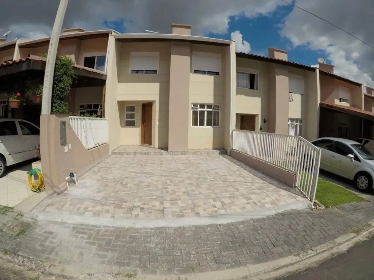 Sobrado com 3 quartos para alugar por R$ 2200.00, 74.14 m2 - XAXIM - CURITIBA/PR