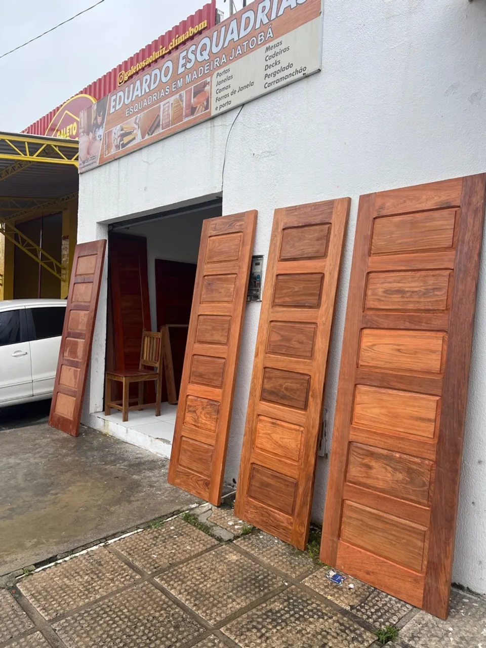 Portas para quarto e banheiro