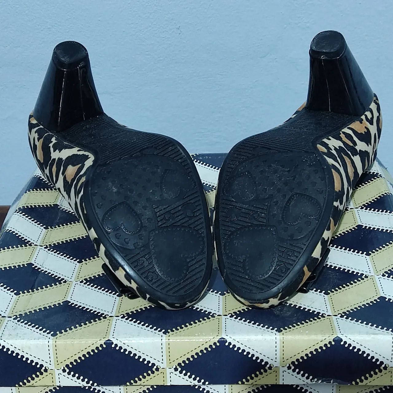Scarpin Moleca Animal Print com Laço - Foto 3
